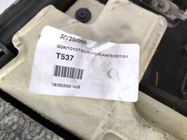 Toyota Avensis T250 Etuoven verhoilu 819T537