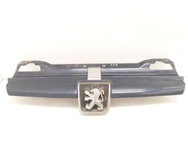 Peugeot 406 Maskownica / Grill / Atrapa górna chłodnicy 9616258477