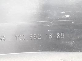 Mercedes-Benz W123 Apatinis, bagažinės šono, apdailos skydas 1236921689