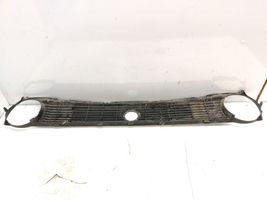 Volkswagen Polo II 86C 2F Grille calandre supérieure de pare-chocs avant 867853653E