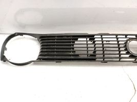 Volkswagen Polo II 86C 2F Grille calandre supérieure de pare-chocs avant 867853653E