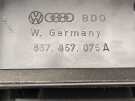 Volkswagen Polo II 86C 2F Tableau de bord 867857053A