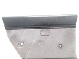 Audi 80 90 B2 Rivestimento del pannello della portiera posteriore 813867305