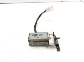 Mazda 929 Motorino del tappo del serbatoio del carburante 8308000200