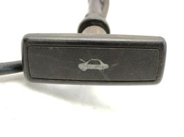 Mazda 929 Maniglia di rilascio del vano motore (cofano) 