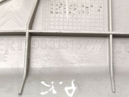 Citroen Xsara Picasso Garniture d'extrémité latérale du tableau de bord 9631315777