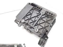 Renault Megane II Boîte de batterie 8200467409