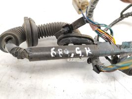 Toyota Avensis T250 Cableado de puerta trasera 8215405170