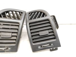 Hyundai Santa Fe Garniture, panneau de grille d'aération latérale 974802B000