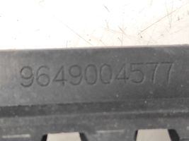Peugeot 607 Grille calandre supérieure de pare-chocs avant 9649004577