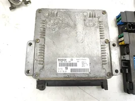 Citroen Xsara Picasso Komputer / Sterownik ECU i komplet kluczy 0281010137