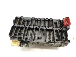 Volkswagen Golf III Module de fusibles 357937039