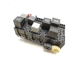 Volkswagen Golf III Module de fusibles 357937039