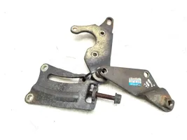 Mazda 626 Support de pompe de direction assistée 84083242