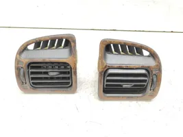 Mazda 626 Garniture, panneau de grille d'aération latérale GM832