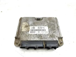 Volkswagen Golf IV Calculateur moteur ECU 038906013