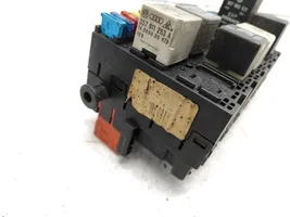 Volkswagen Golf III Fuse module 357937039