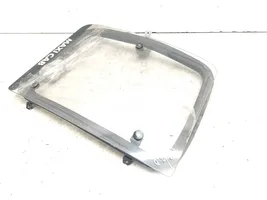 Mazda B series UF Fenêtre latérale avant / vitre triangulaire 43R00014