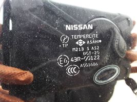 Nissan X-Trail T30 Vetro del deflettore posteriore 833018H301