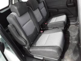 Mazda 5 Toisen istuinrivin istuimet 