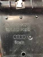 Audi Q3 8U Kojelaudan sivutuuletussuuttimen kehys 8U1820902C