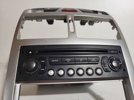 Peugeot 307 Cadre, panneau d'unité radio / GPS M33906