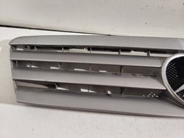 Mercedes-Benz A W168 Grille calandre supérieure de pare-chocs avant 688800083