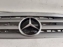 Mercedes-Benz A W168 Grille calandre supérieure de pare-chocs avant 688800083