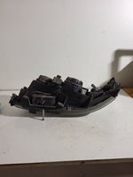 Volvo V70 Lampa przednia 8693548