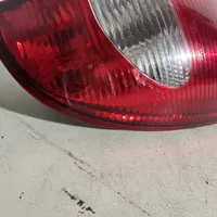 Nissan Almera Tino Luci posteriori 