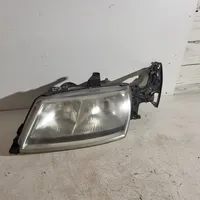 Saab 9-5 Lampa przednia 89006241