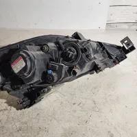 Mazda 5 Lampa przednia C23551040