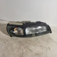 Volvo V70 Lampa przednia 8693548