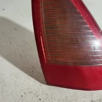 Alfa Romeo 147 Lampy tylnej klapy bagażnika 46747825