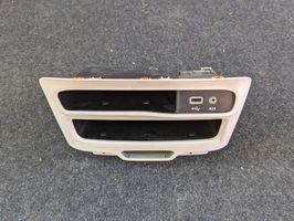 Chrysler Pacifica Connecteur/prise USB 6EM051D2AD