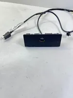 Ford Fusion II Enchufe conector USB DS7T14D202DD