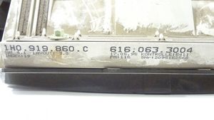 Volkswagen Golf III Spidometras (prietaisų skydelis) 
