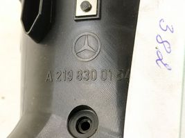 Mercedes-Benz CLS C219 Kojelaudan sivutuuletussuuttimen kehys 