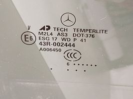 Mercedes-Benz GL X164 Vitre de fenêtre porte arrière A1647351010