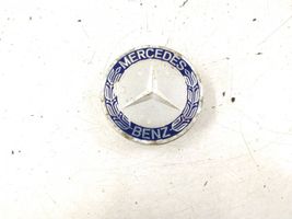 Mercedes-Benz E W211 Borchia ruota non originale 1714000025