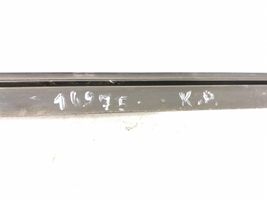 Mercedes-Benz E W211 Rivestimento modanatura del vetro della portiera anteriore A2116900398