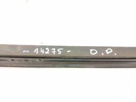 Mercedes-Benz E W211 Rivestimento modanatura del vetro della portiera anteriore A2116900498