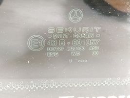 Mercedes-Benz C W203 Aizmugurējais virsbūves sānu stikls 