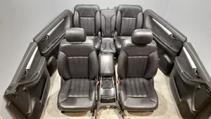 Mercedes-Benz R W251 Sitze und Türverkleidungen komplett 