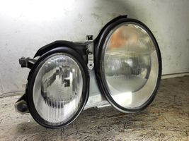 Mercedes-Benz CLK A208 C208 Lampa przednia 147551