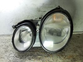 Mercedes-Benz CLK A208 C208 Lampa przednia 147551