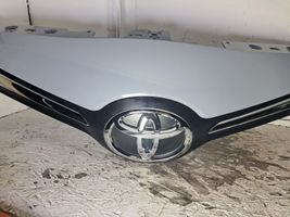 Toyota Avensis T270 Etupuskurin ylempi jäähdytinsäleikkö 5311405120