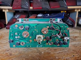 Mazda 121 Compteur de vitesse tableau de bord DA67A