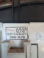 Mitsubishi Space Runner Geschwindigkeitsmesser Cockpit MR189280