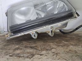 Mercedes-Benz 406 608 Lampa przednia 3018201561